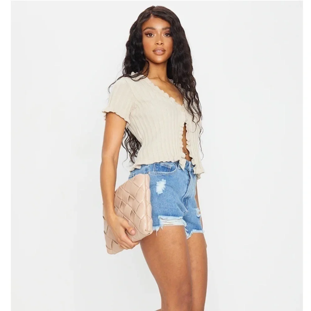 NWT Pretty Little Thing Mid Blue Wash Ripped Denim Shorts - Picture 2 of 6